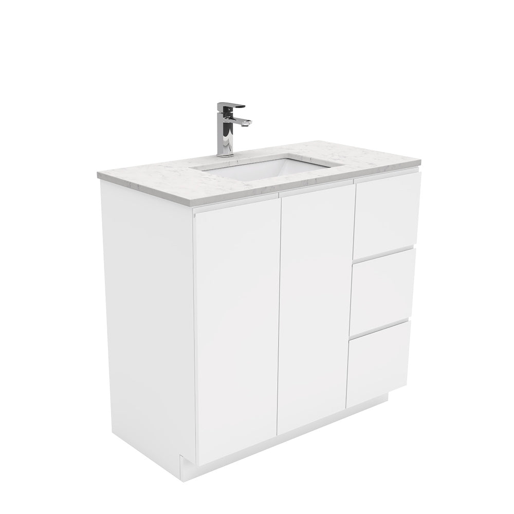 Sarah Fingerpull Gloss White Vanity on Kick
